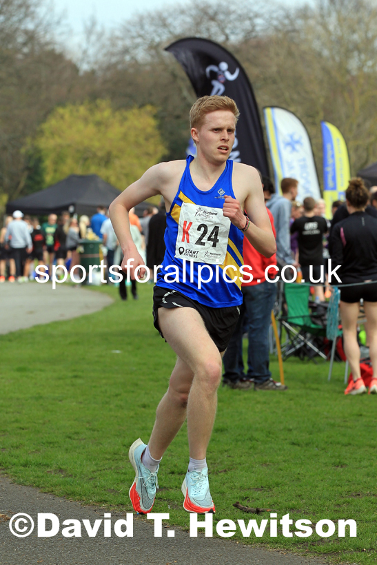 Senior Mens Northern 12 Stage Road Relay, 2022 Northern 12 and 6 Stage Road Relays,  Birkenhead Park, Birkenhead, Wirral.  Photo: David T. Hewitson/Sports for All Pics